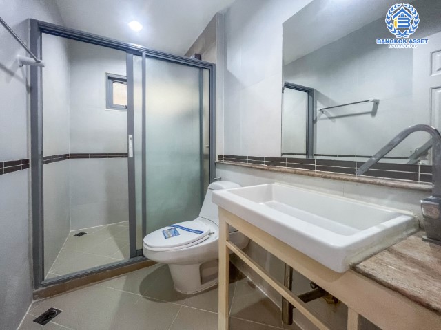 *****ทาวน์เฮ้าส์มือสอง ย่านนนทบุรี ม.นนทรีพลัส บางกรวย-ไทรน้อย เนื้อที่กว้าง 20 ตร.ว. ฟังก์ชัน 4 ห้องนอน 2 ห้องน้ำ ที่จอดรถ 1 คัน บ้านสวย สภาพแวดล้อมน่าอยู่อาศัย บนทำเลแห่งการเดินทาง เชื่อมต่อถนนบางกรวย-ไทรน้อย, ถนนนครอินทร์, ถนนราชพฤกษ์ และทางด่วน "ศรีรัช" จองด่วน!